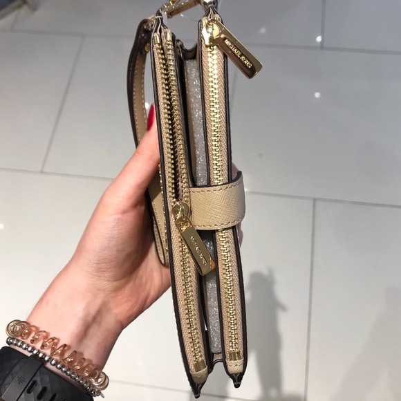 Michael Kors Jet Set Travel Wristlet JST Wallet - Picture 3 of 6